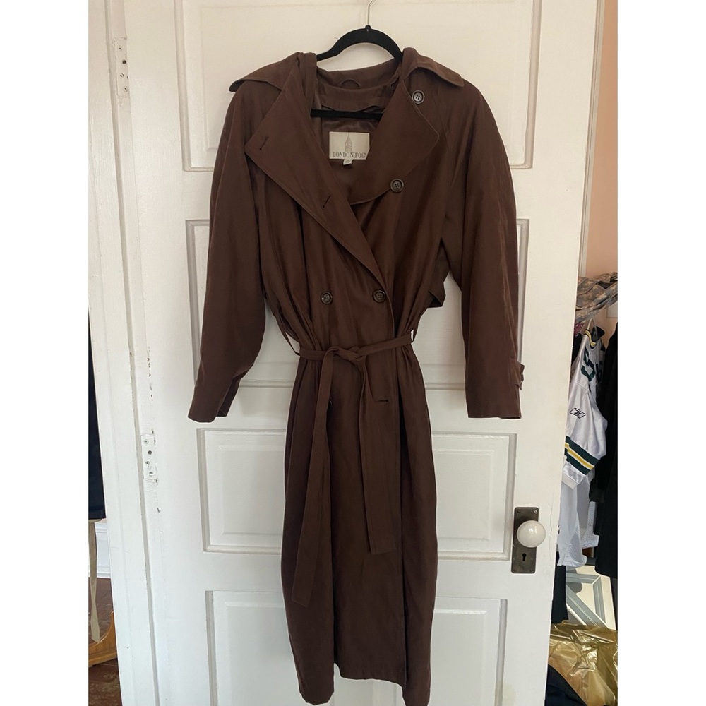 Vintage London Fog trench coat 🐻